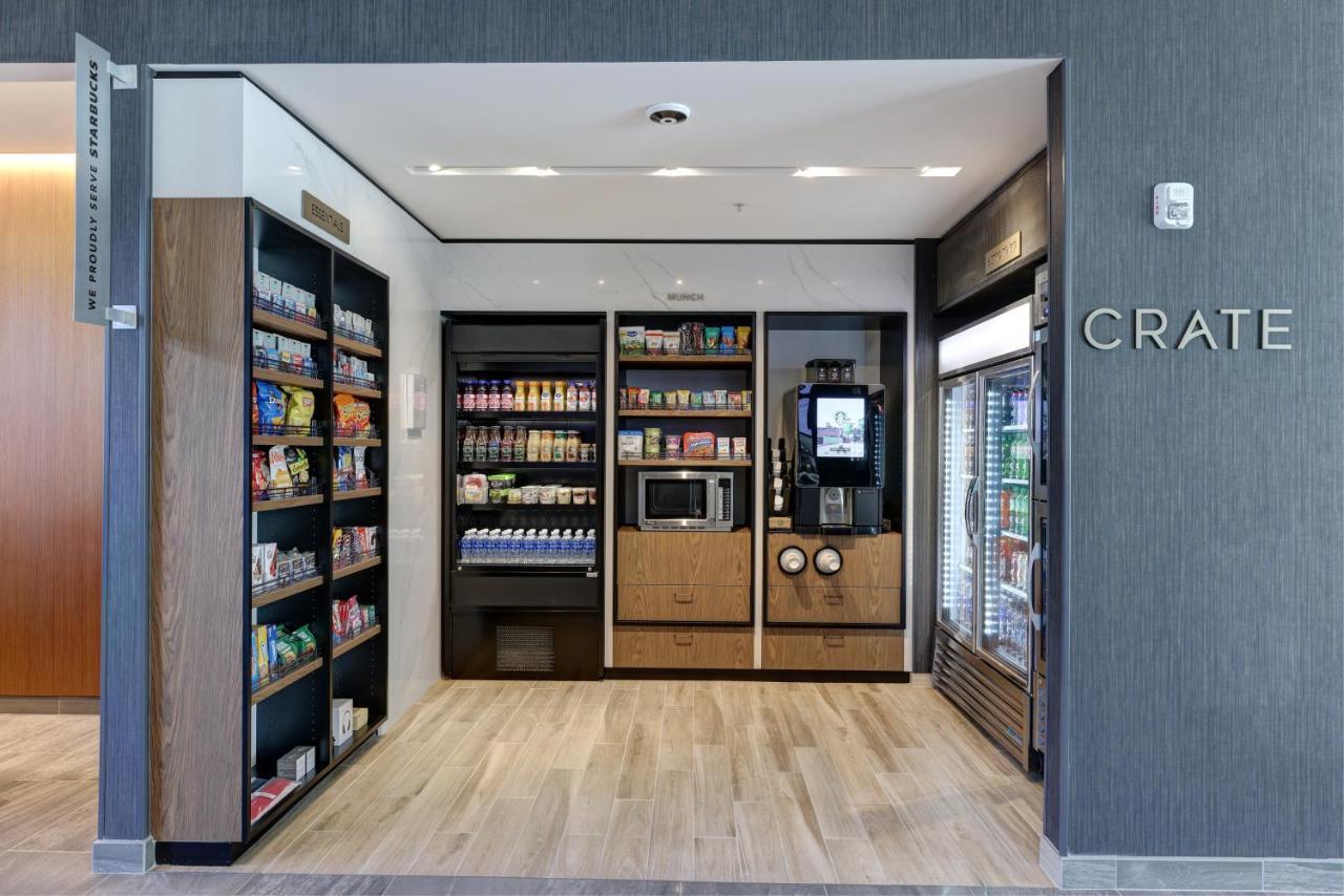 爱荷华市大学高地万怡酒店 外观 照片