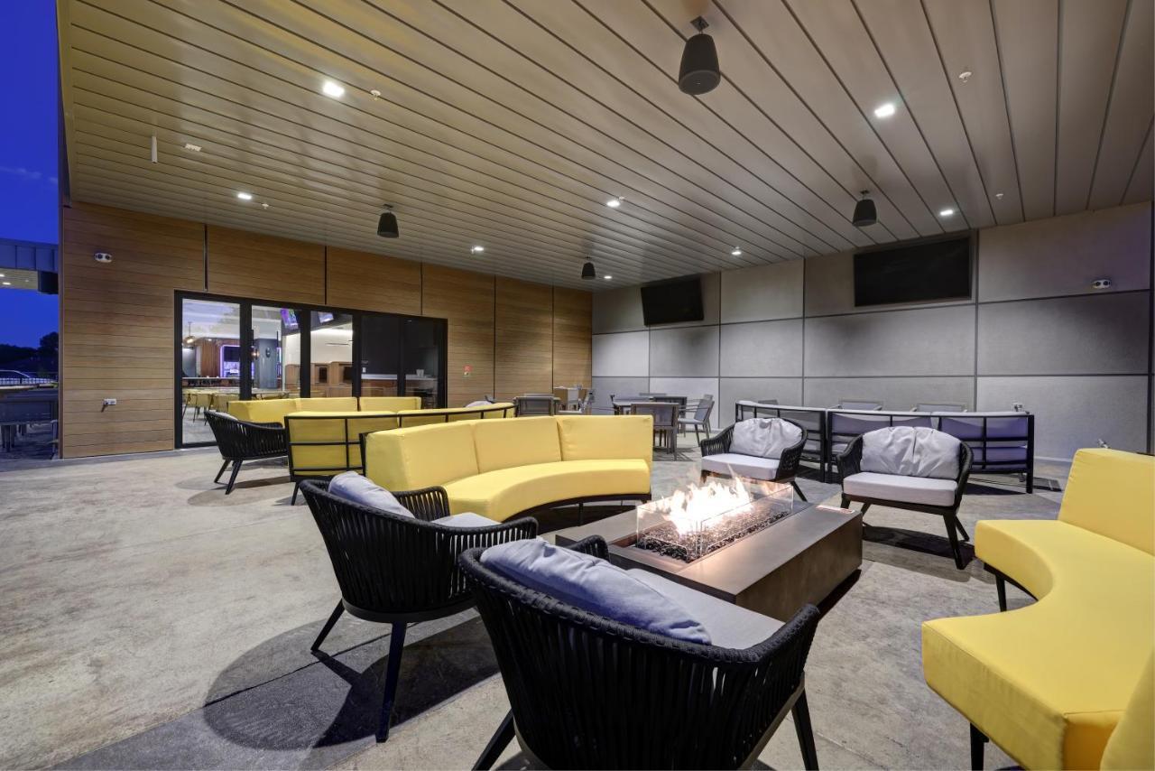 爱荷华市大学高地万怡酒店 外观 照片
