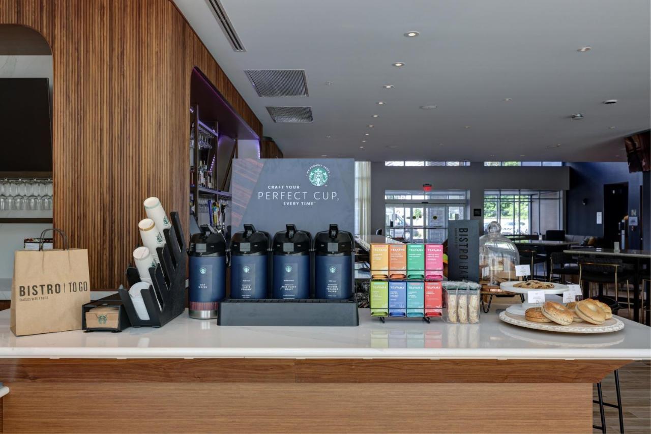 爱荷华市大学高地万怡酒店 外观 照片